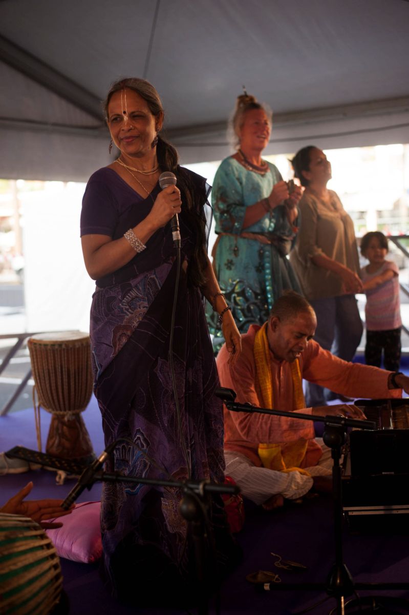 Cánticos, danzas, cine, rezos y yoga fueron algunos de los protagonistas de la novena edición del Ratha Yatra en el sur de la Isla, que contó con una numerosa participación de público. Fran Pallero