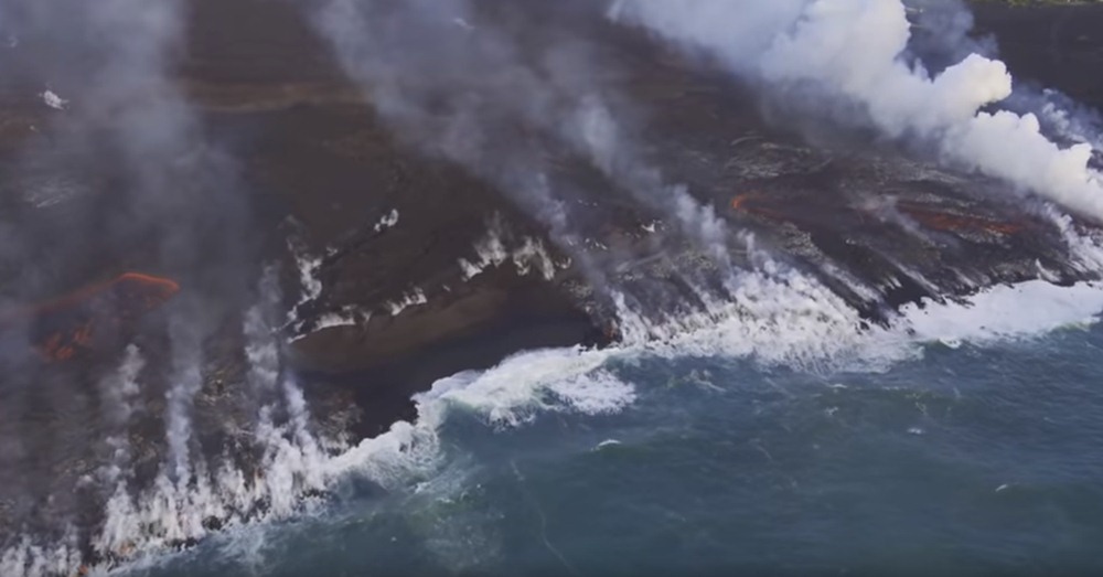 Lava del Kilauea cayendo al mar. / USGS