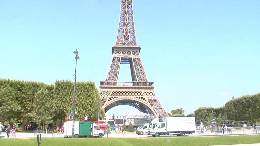 Evacúan la Torre Eiffel por una amenaza de bomba
