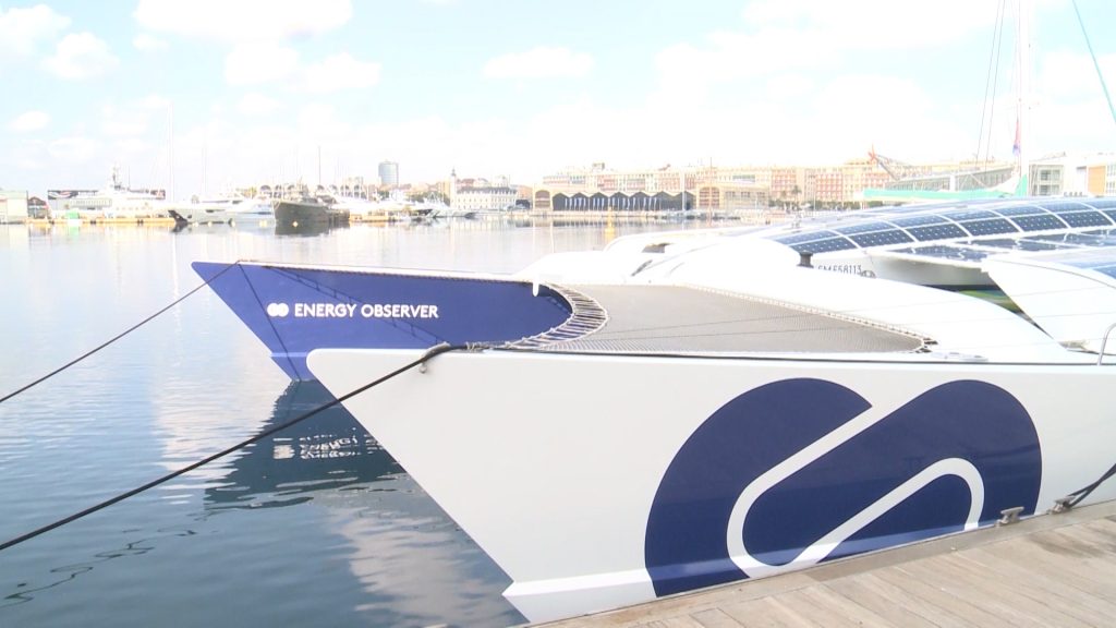 El primer barco propulsado por energías renovables llega a Valencia