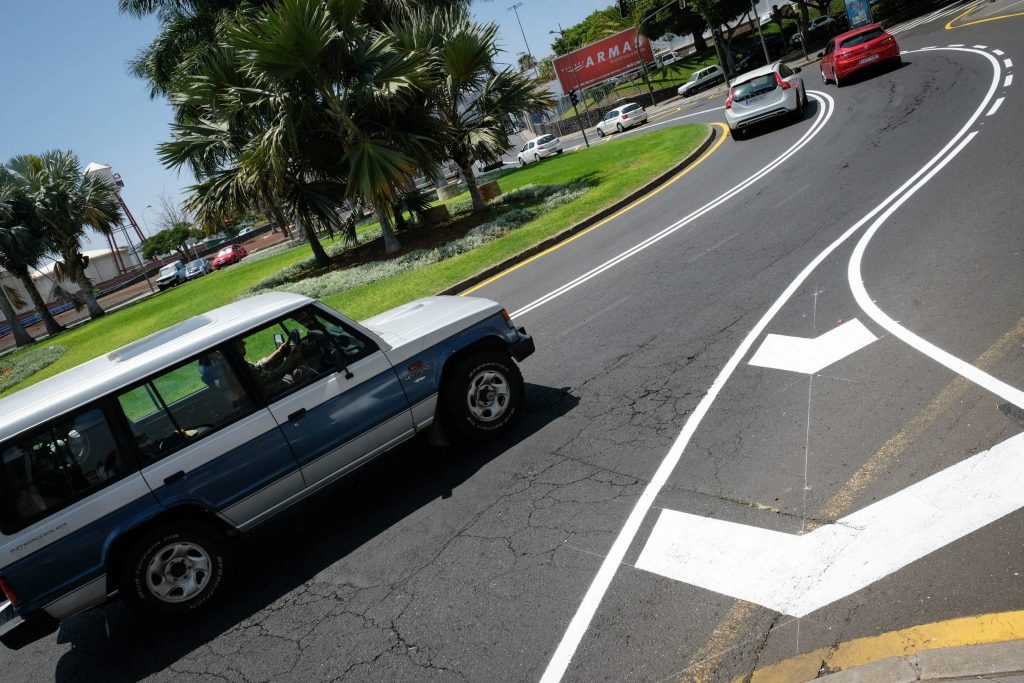 La nueva rotonda guiada de la parte superior de la avenida Tres de Mayo