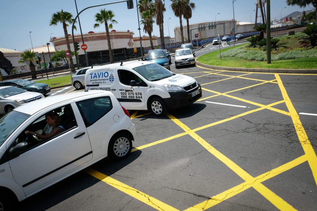 La nueva rotonda guiada de la parte superior de la avenida Tres de Mayo