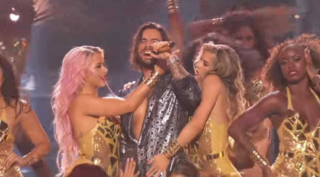 Maluma durante su actuación en los MTV Music Awards / YOUTUBE