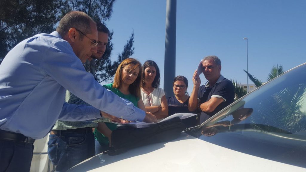 Esta mañana la alcaldesa, María Concepción Brito, y el concejal de Medio Ambiente, Fernando Alduán, mantuvieron una reunión con la consejera de Política Territorial, Sostenibilidad y Seguridad, Nieves Lady Barreto, la viceconsejera de Medio Ambiente, Blanca Pérez, técnicos de la consejería y responsables de la empresa. | DA