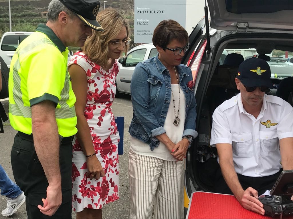 La Dirección General de Tráfico realizó este martes una demostración del funcionamiento y aplicación de los drones en el dispositivo especial de tráfico para este verano, que tuvo lugar en las inmediaciones del Pagador de Moya (Gran Canaria). | DA