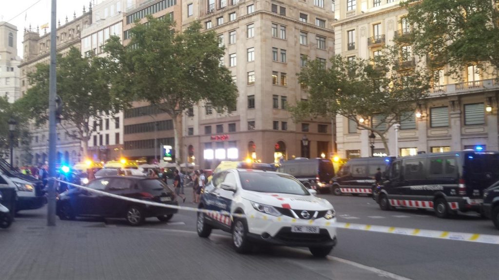 Se investigan las posibles vías de financiación de, entre otros, el conductor de la furgoneta que acabó con la vida de 13 personas en Las Ramblas de Barcelona. | EP