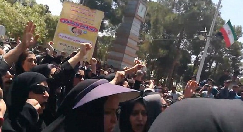 Protestas en Irán contra el régimen de los ayatolás. / DAILY MAIL