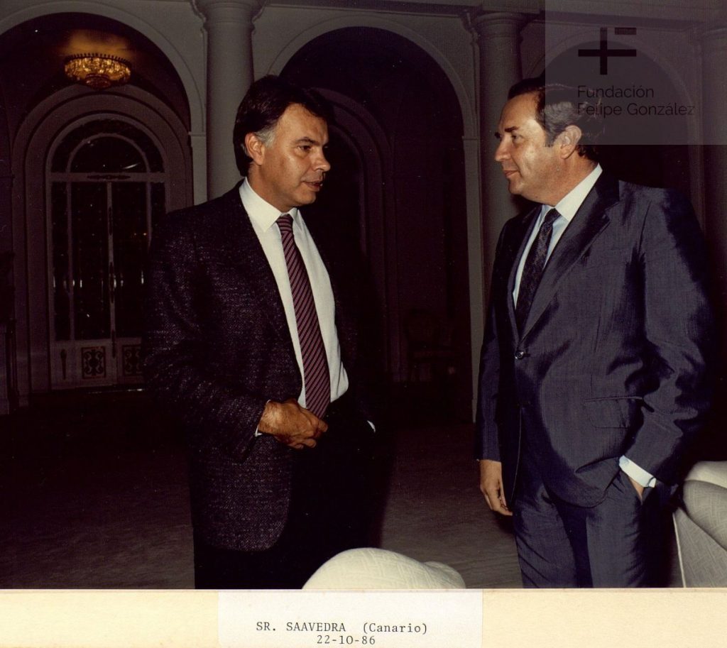 Felipe González y Jerónimo Saavedra, que fue ministro de Administraciones Públicas y de Educación. / Archivo F. G. M.