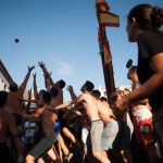 Los vecinos celebran la Bajada de los Corazones de Tejina. / FOTO: Fran Pallero