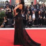 Georgina Rodríguez da la campanada en la alfombra roja del Festival de Venecia. | EP
