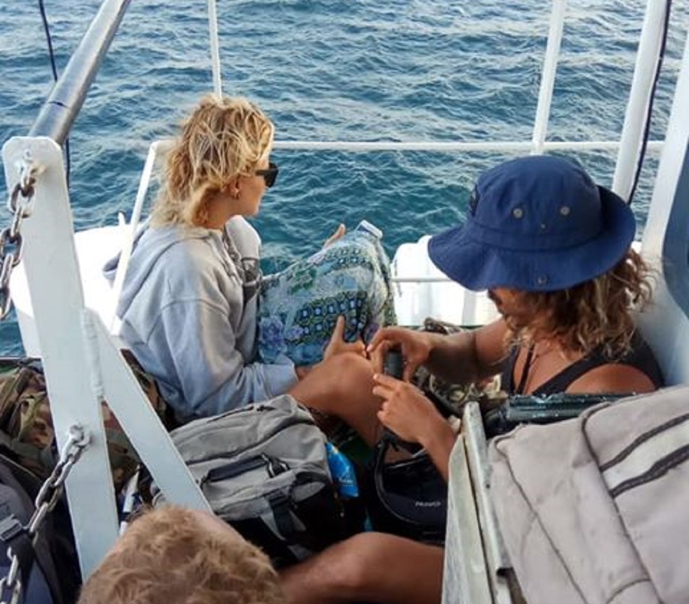 A bordo del ferry con el que pudieron llegar este jueves a Bali. | DA