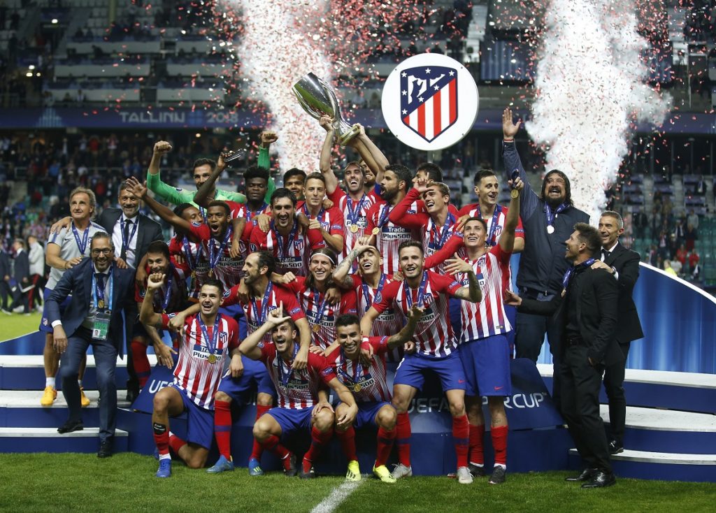 La plantilla del Atlético de Madrid celebra el título de la Supercopa de Europa logrado en Tallin ante su eterno rival. Chema Rey (MarcaMedia)
