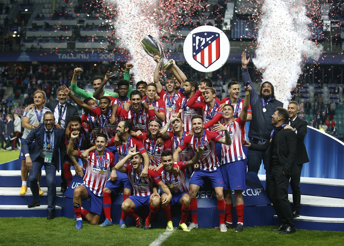 La plantilla del Atlético de Madrid celebra el título de la Supercopa de Europa logrado en Tallin ante su eterno rival. Chema Rey (MarcaMedia)