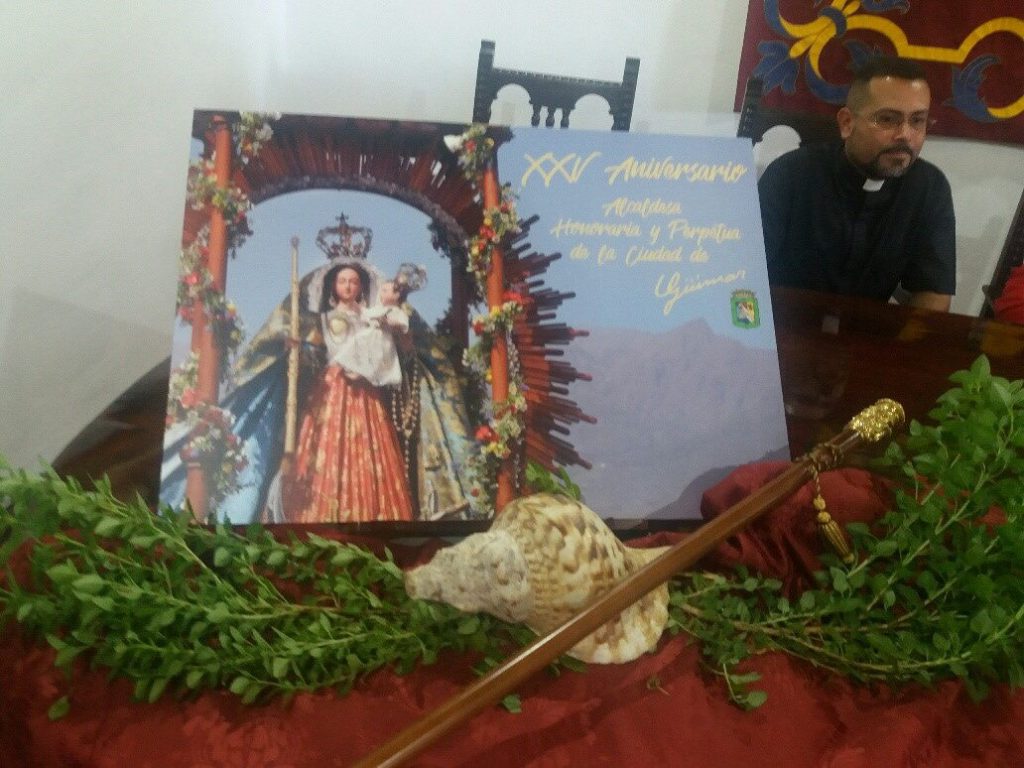 Cartel de Elena Díaz, sobre el 25 aniversario de la nominación de la virgen como alcaldesa honoraria. | Foto: Norchi