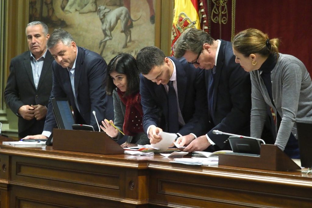 Mesa del Parlamento de Canarias en la novena legislatura. Sergio Méndez
