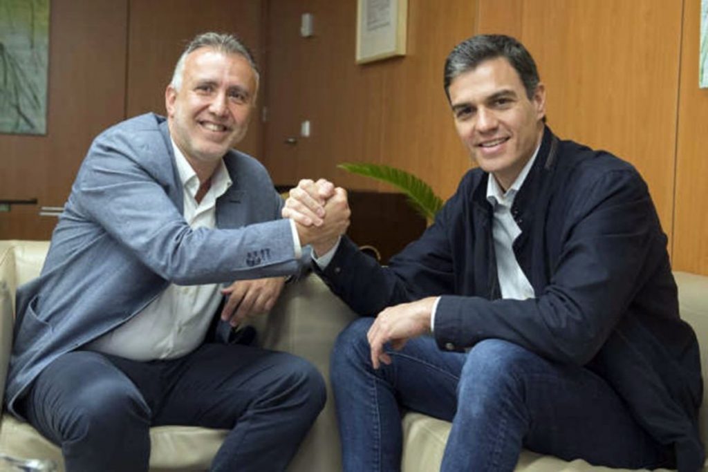 El líder del PSOE en las Islas, Ángel Víctor Torres, junto al presidente del Gobierno, Pedro Sánchez. DA