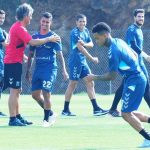 El delantero tinerfeño evidenció su felicidad desde el primer momento que llegó a la Ciudad Deportiva del CD Tenerife, donde se encontró con sus nuevos compañeros. Sergio Méndez