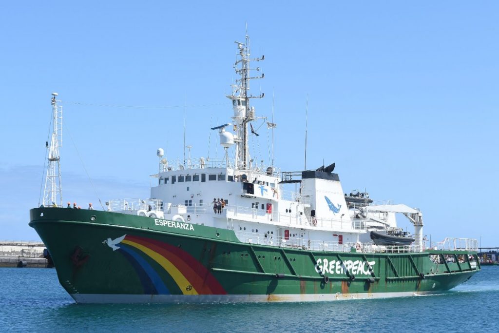 El barco Esperanza de Greenpeace permanecerá hasta el próximo lunes en Tenerife y podrá ser visitado desde esta tarde y hasta el domingo. Sergio Méndez
