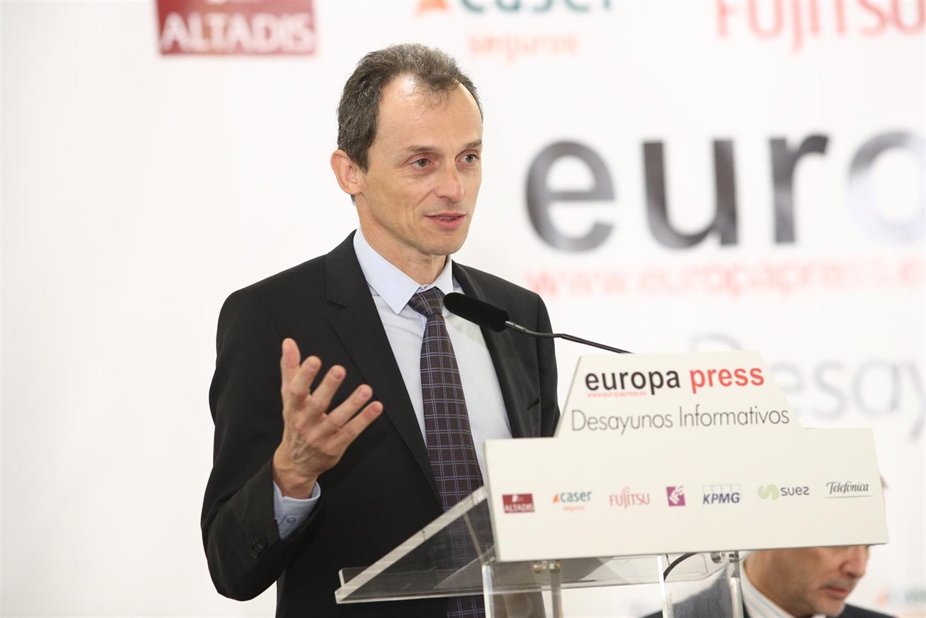 El ministro de Ciencia, Innovación y Universidades, Pedro Duque, ha manifestado su opinión sobre la polémica en torno al humorista Rober Bodegas en su perfil de Twitter. | EP