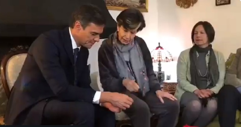 Antes de dirigirse al Museo de la Memoria, Pedro Sánchez se ha reunido con la senadora Isabel Allende, quien le ha entregado la medalla presidencial de Salvador Allende. | Twitter