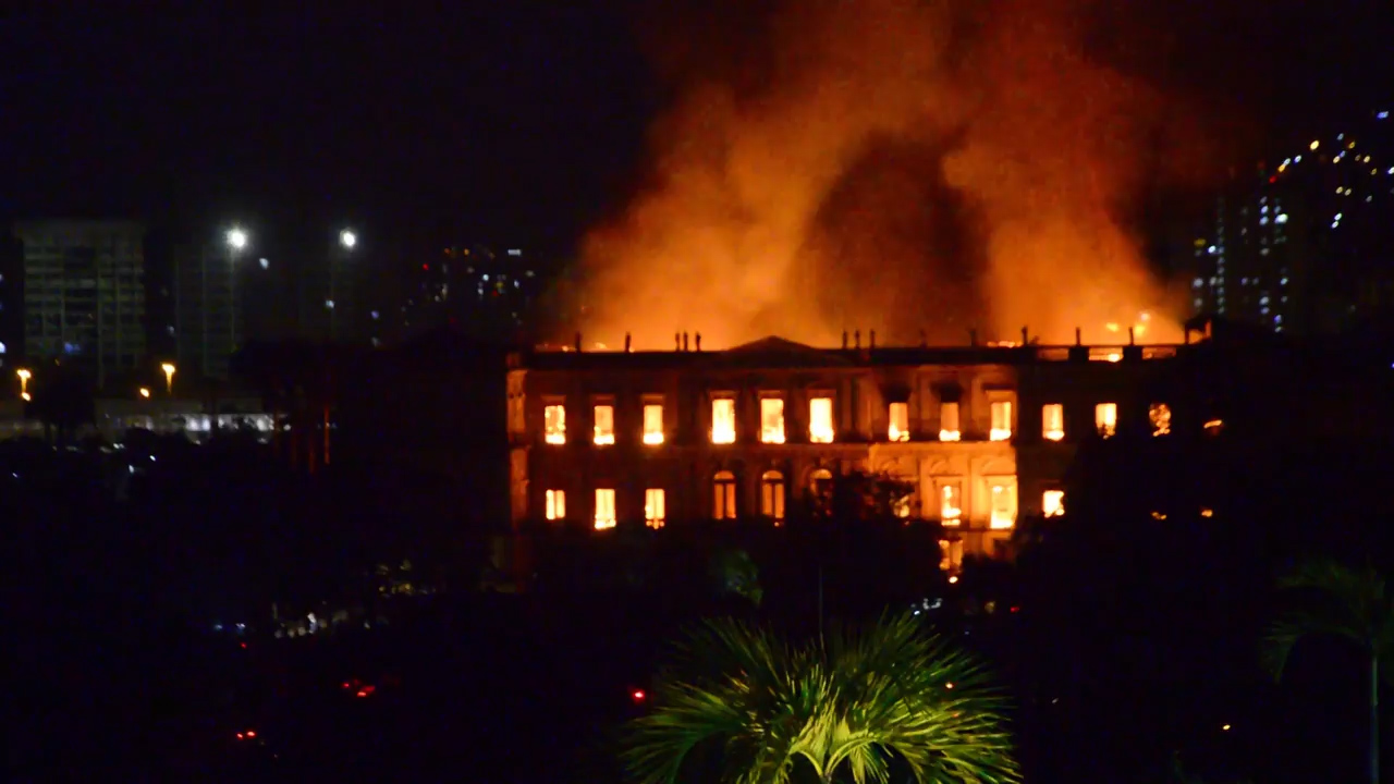 Un fuerte incendio devora el Museo Nacional de Brasil. / EP