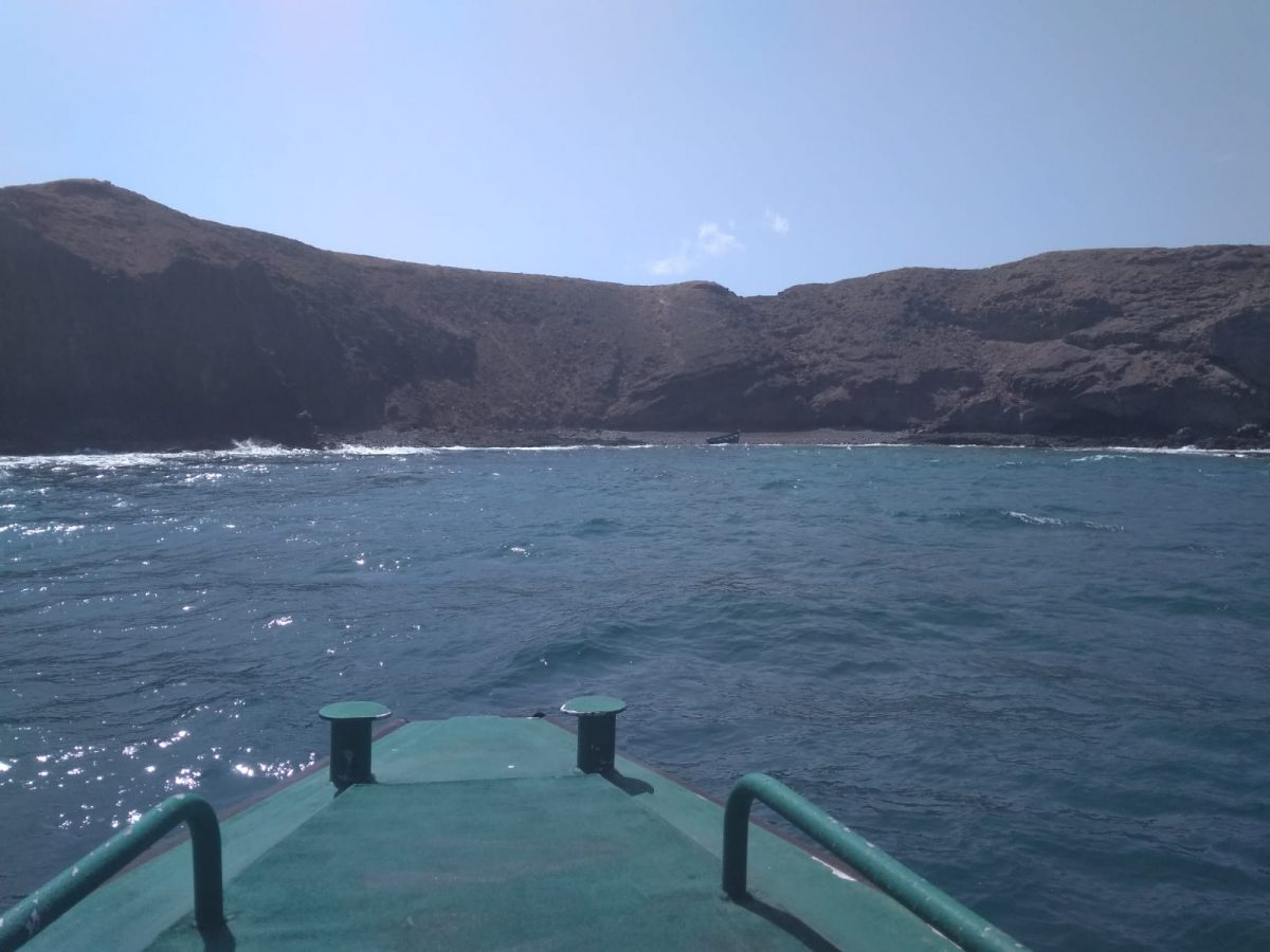Llega una patera a la playa Papagayo. Patrullera del Servicio Marítimo Provincial de Fuerteventura