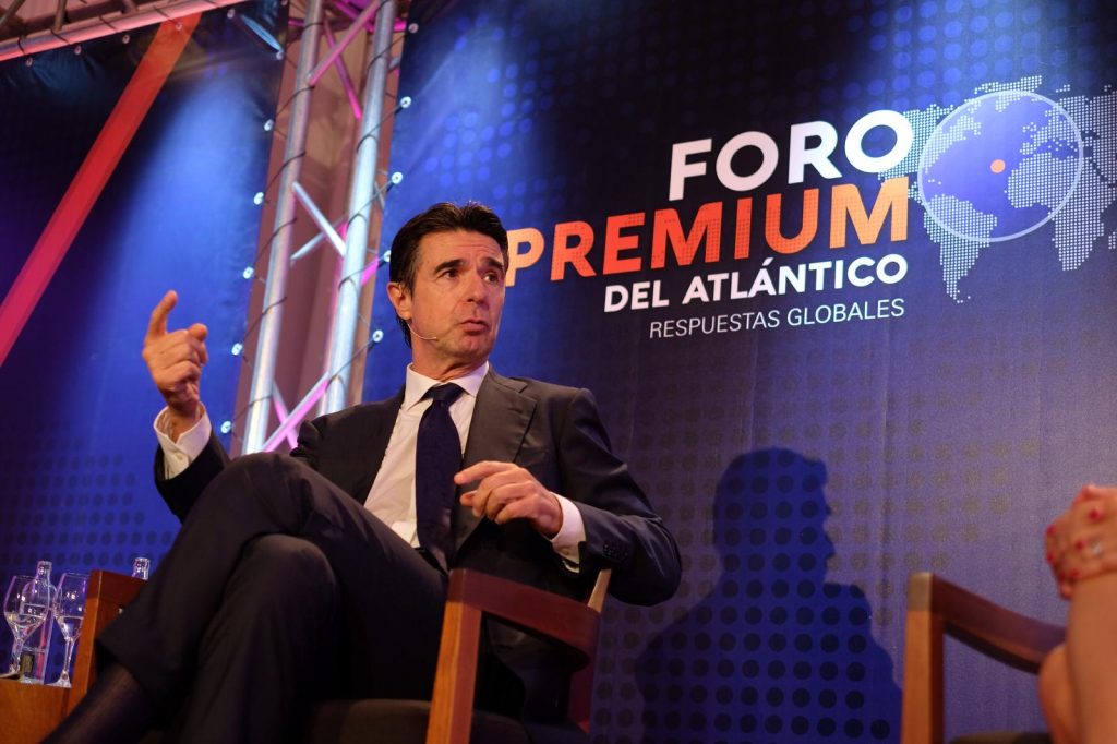 José Manuel Soria, en el Foro Premium del Atlántico. / Fran Pallero y Sergio Méndez