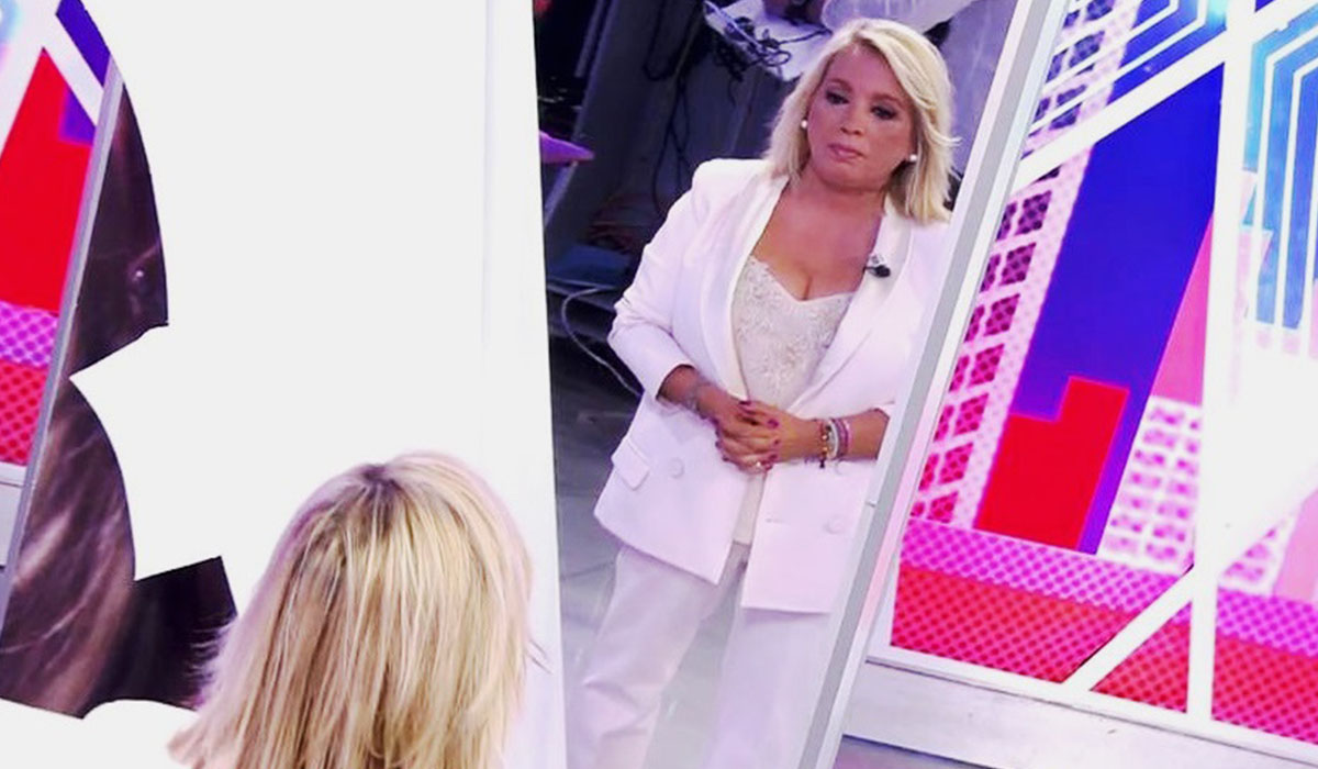 Primeras imágenes de Carmen Borrego tras su operación de papada. | EP