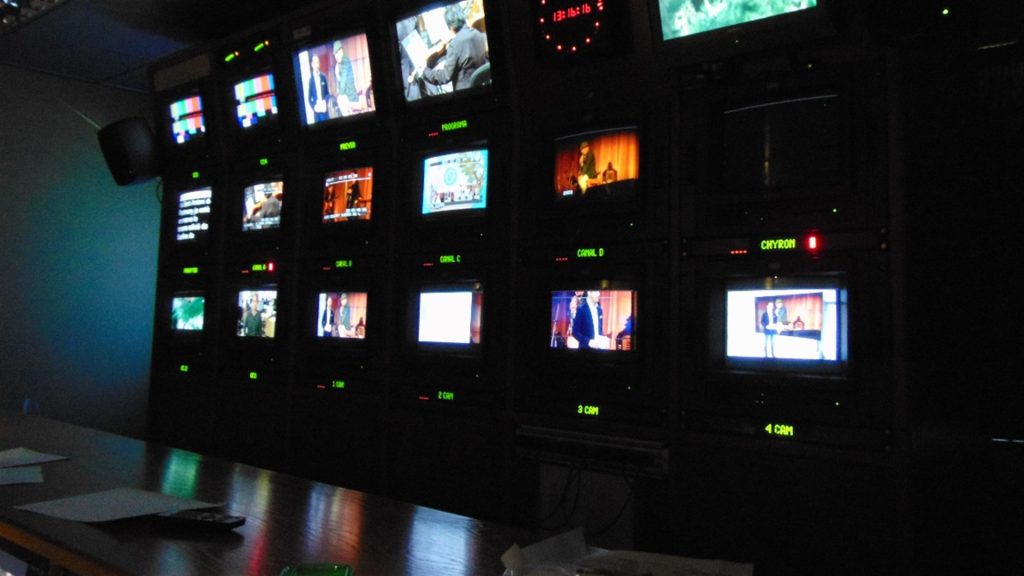 Los canarios dedicaron 213 minutos al día a ver la televisión en agosto, más que la media. | EP