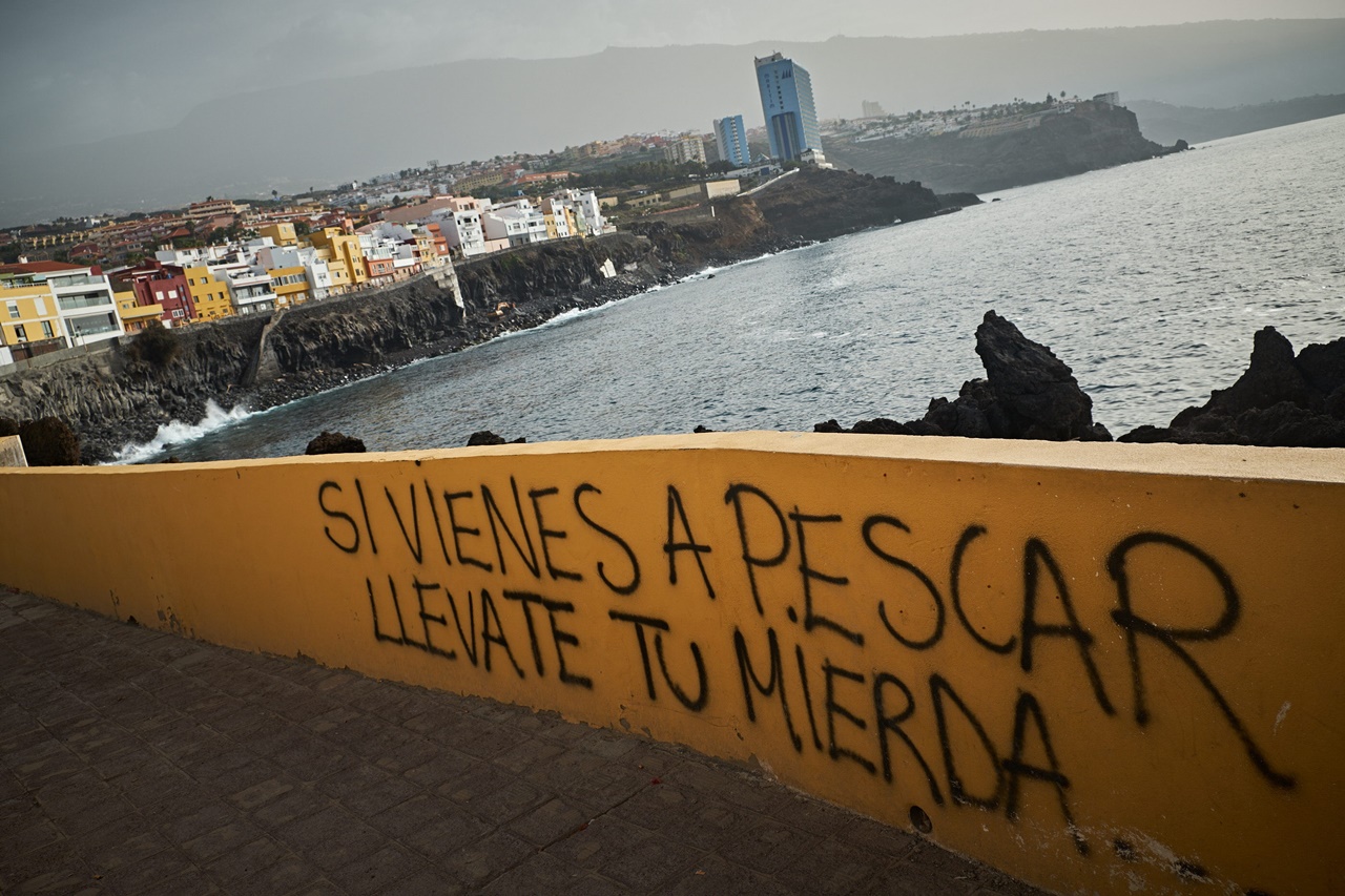Desalojo en Puerto de la Cruz. / FRAN PALLERO