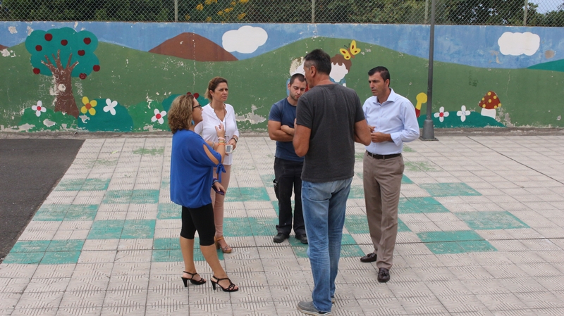 Responsables del Ayuntamiento de Los Realejos durante la visita a uno de los centros. DA