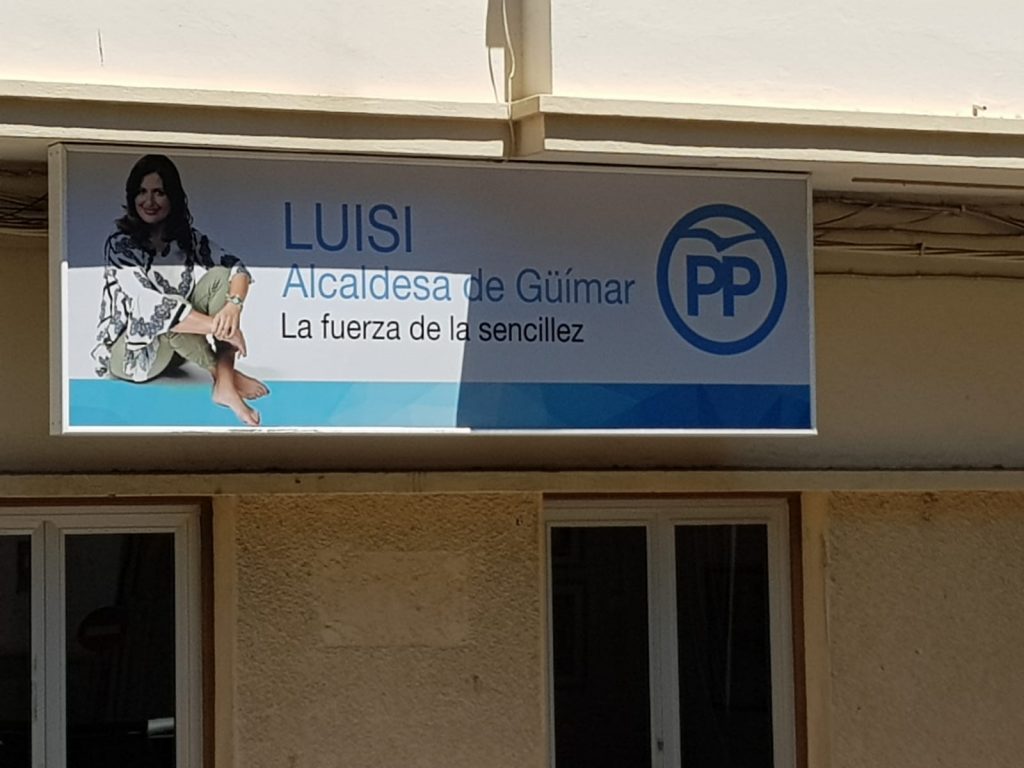 Cartel de la sede del PP en Güímar con Luisi Castro / DA
