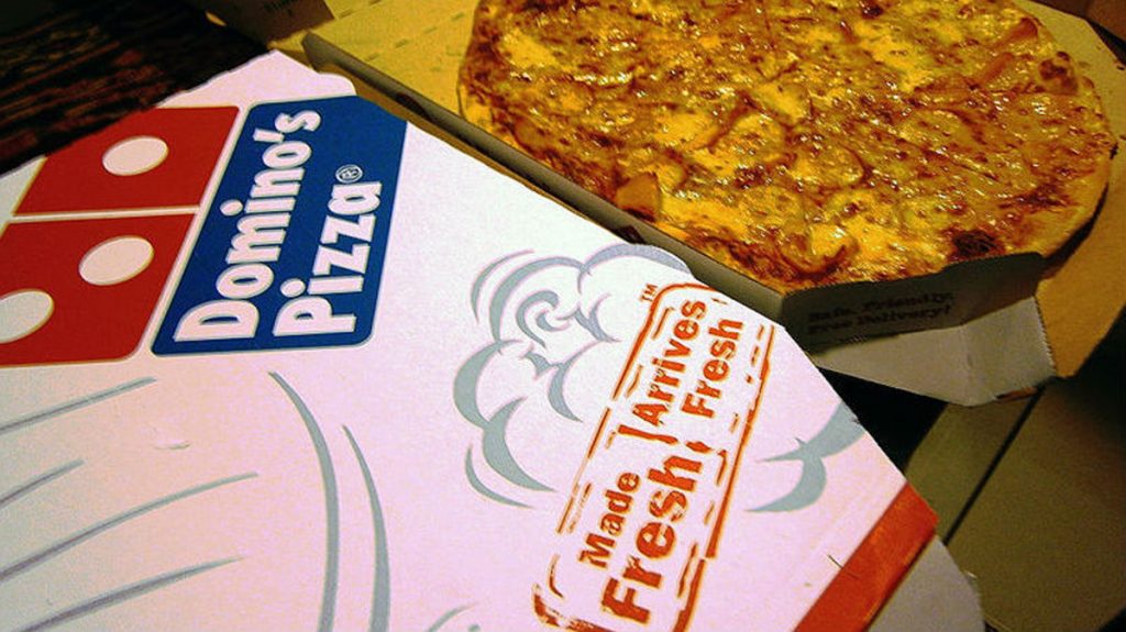 Pizzas gratis de por vida a cambio de un tatuaje. / TWITTER