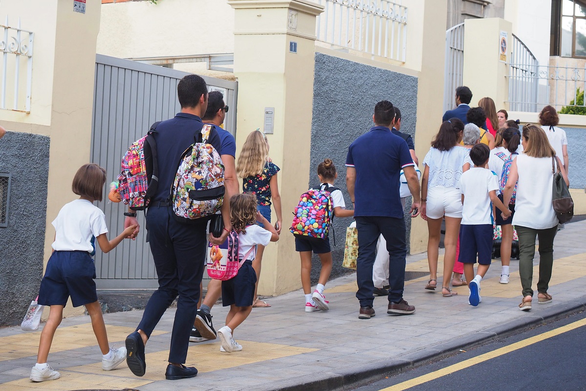 En los colegios de la zona centro de Santa Cruz de Tenerife, la jornada transcurrió sin incidentes de tráfico. Sergio Méndez