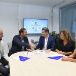 Firma del acuerdo entre Diario de Avisos y KidsLife en las oficinas del decano / Sergio Méndez