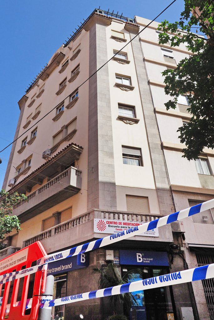 Cierre calle Suárez Guerra caída cascotes
