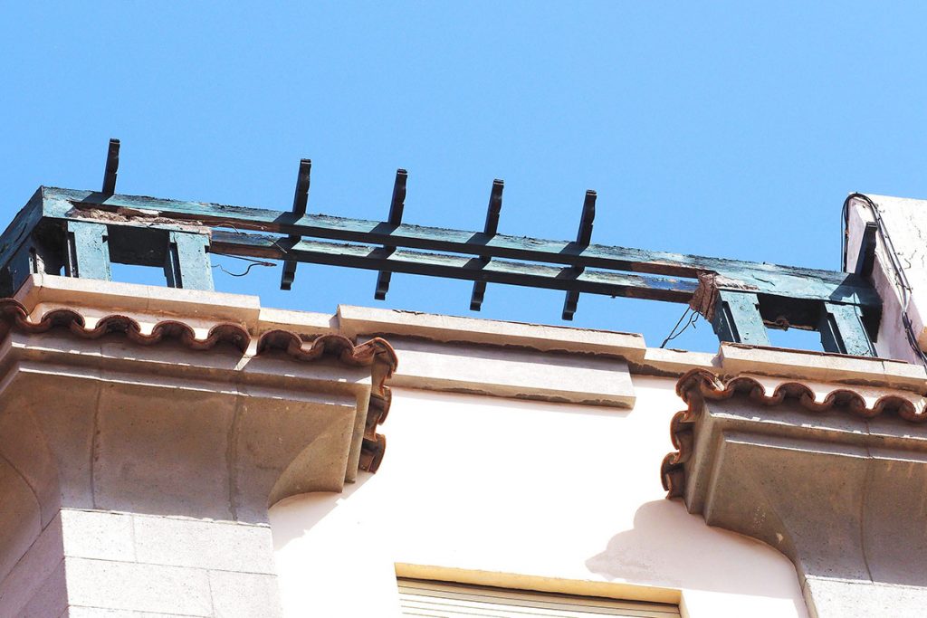 Cierre calle Suárez Guerra caída cascotes