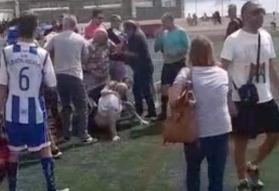 Agreden a un árbitro en un partido de la liga juvenil en Tenerife. / DA