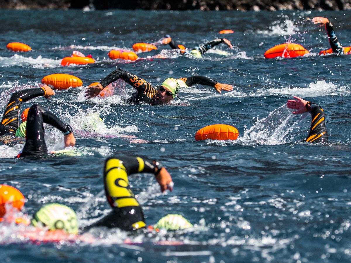 La Travesía Mar de Las Calmas volvió a adjudicarse el protagonismo del fin de semana deportivo en la Isla de El Hierro