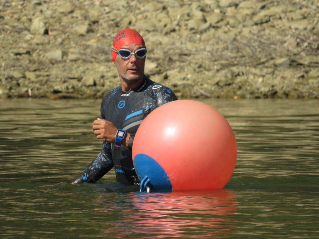 El ultra-triatleta tinerfeño Fran Trujillo se adjudicó este fin de semana el primer Ultraman del mundo 'non stop', celebrado en Puebla de Alcocer (Badajoz).