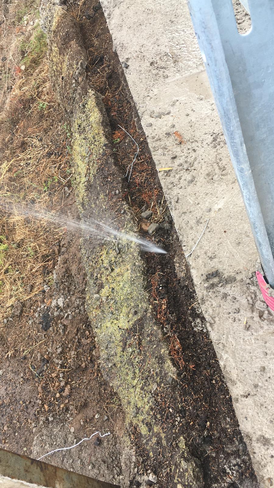 Se produce una rotura en la red general de agua por las obras de asfaltado de la TF-342. / DA