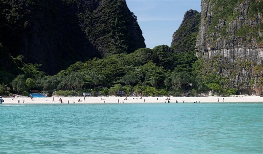 Tailandia cierra indefinidamente su playa más famosa por culpa de la invasión turística. / EP