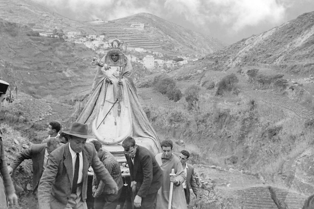 La Patrona, en Taganana, durante la visita a la capital en 1964. DA