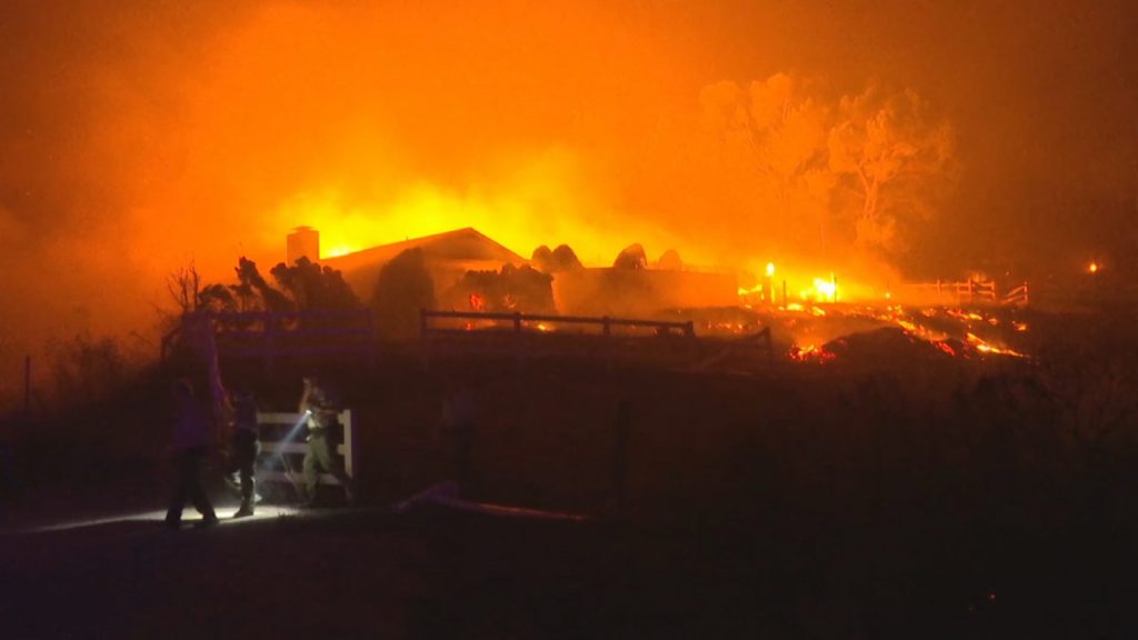 Al menos 31 muertos y miles de evacuados en los incendios más destructivos de la historia de California. / EP