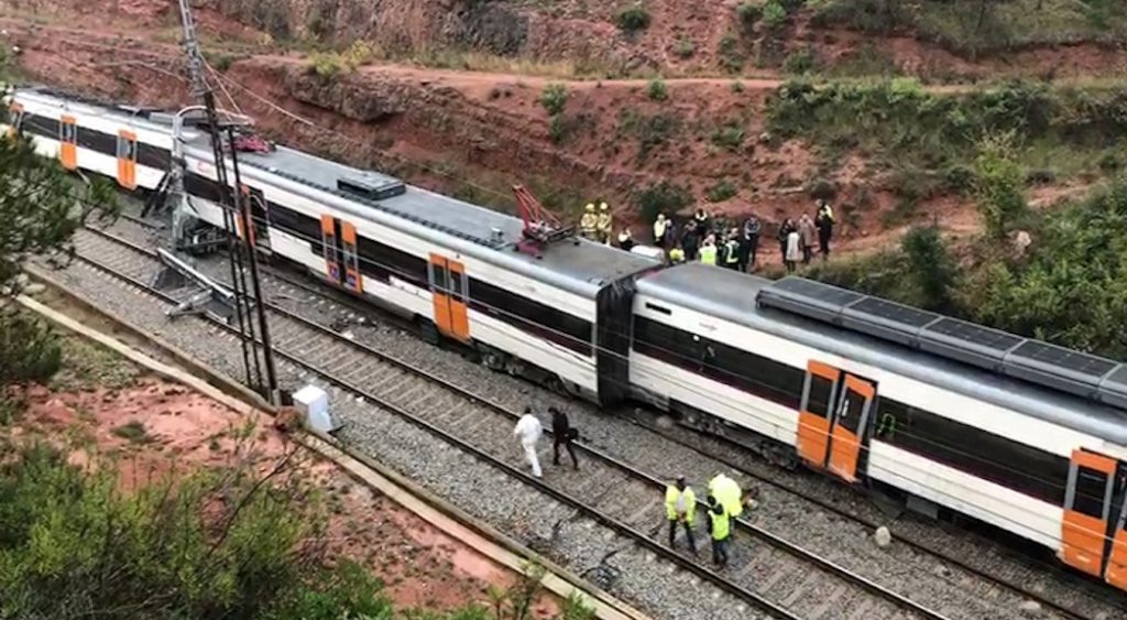 Un muerto, 44 heridos y 86 ilesos por el descarrilamiento de un tren en Cataluña. / EP