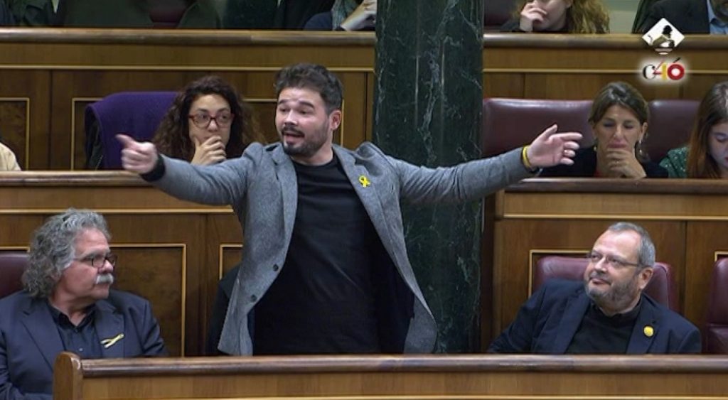Momento insólito en el Parlamento: insultos, escupitajos y Rufián expulsado del hemiciclo. / EP