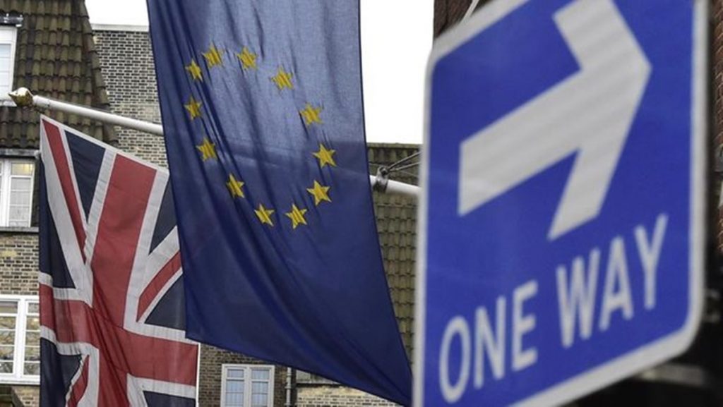 El ministro británico para el Brexit encabeza una cascada de dimisiones contra May. / EP