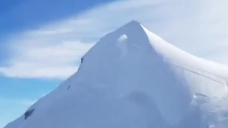 El espectacular vídeo de una avalancha controlada en los Alpes. / TWITTER