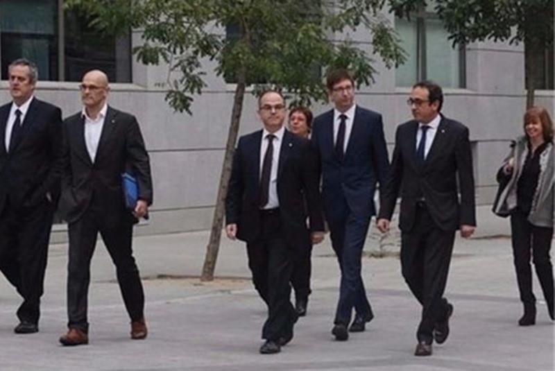 Ex miembros de la Generalitat catalana llegando a la Audiencia Nacional para declarar, en una imagen de archivo. / DA