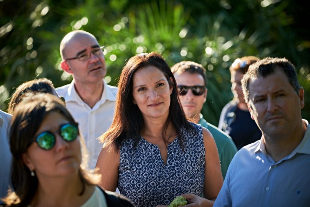 Zaida González, en la visita que los participantes de la Asamblea hicieron al Palmetum. DA